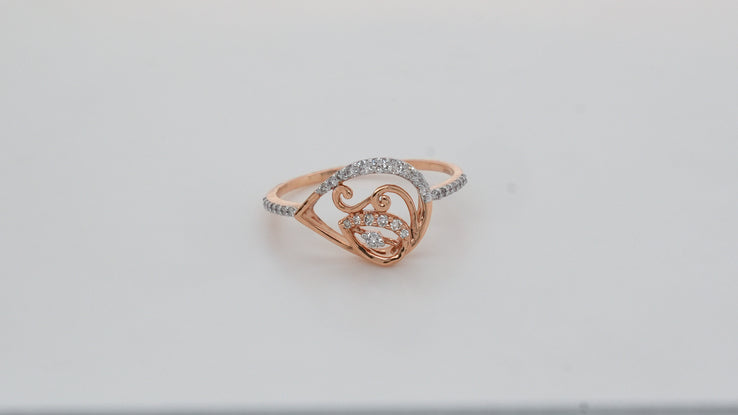 Luminous Petal 18K Gold with Diamond Ring