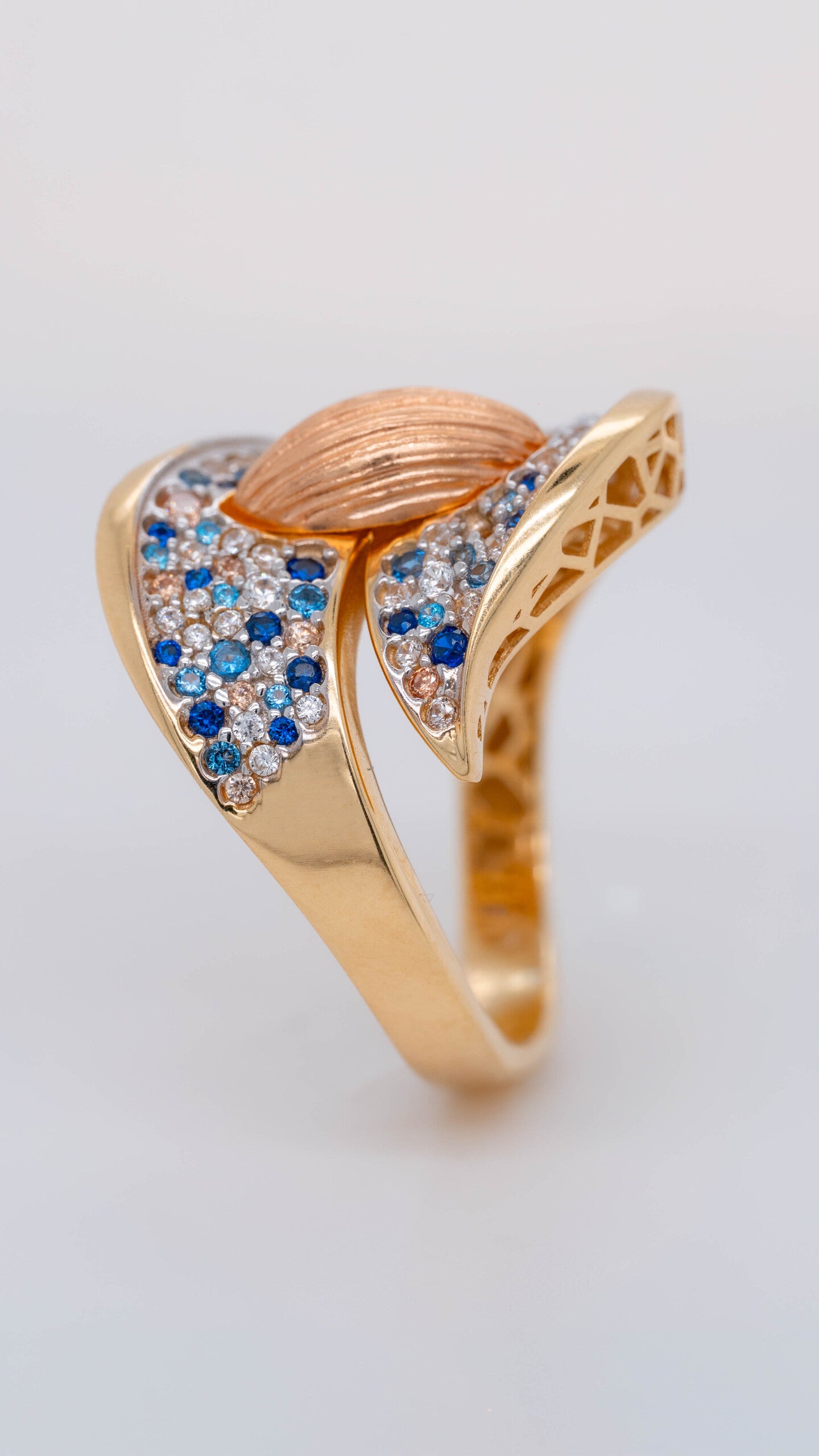 Almond Allure 18K Gold Ring with Stone Setting