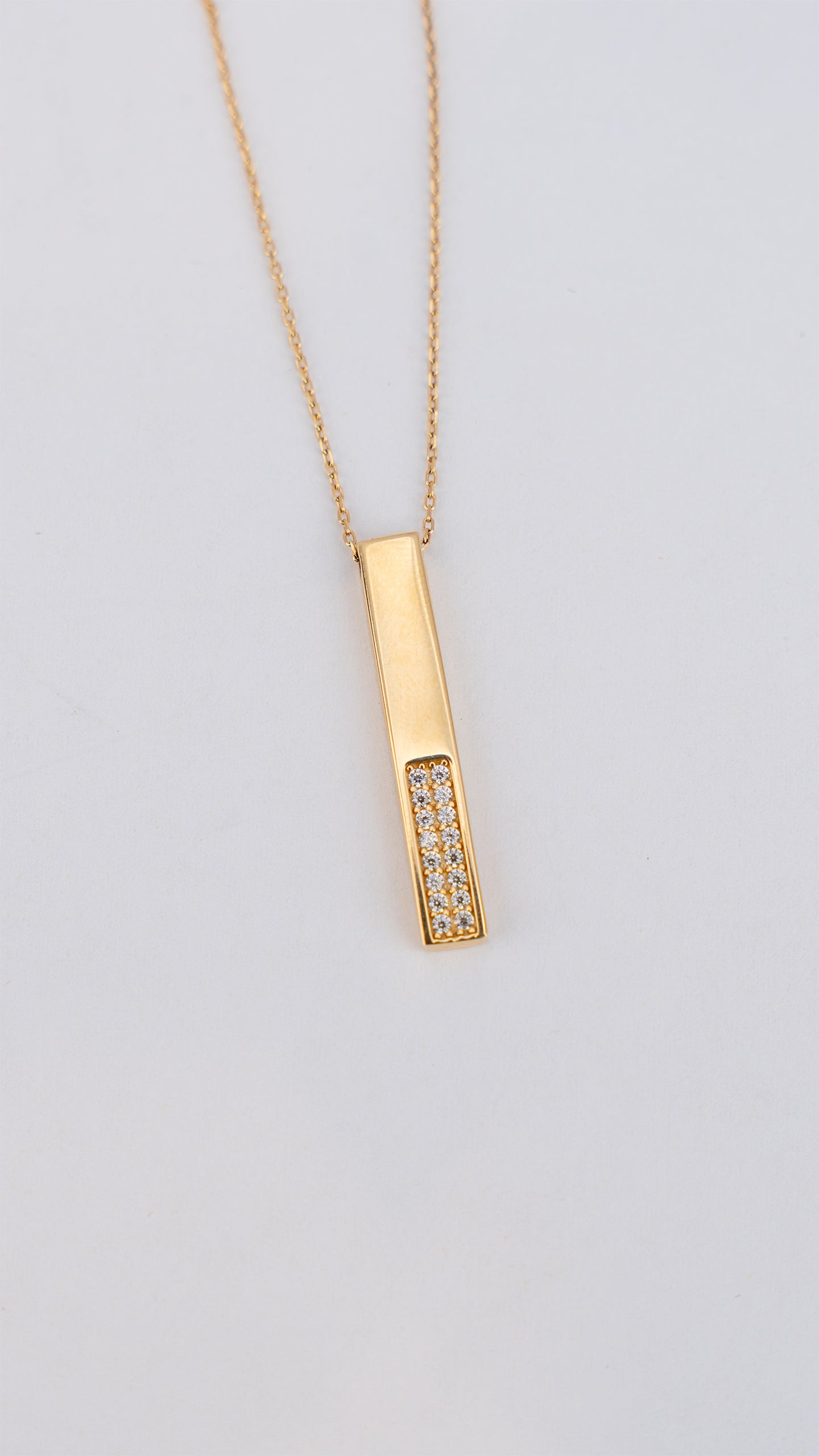 Lustrous  Bar 18K Gold  Necklace with Zircon