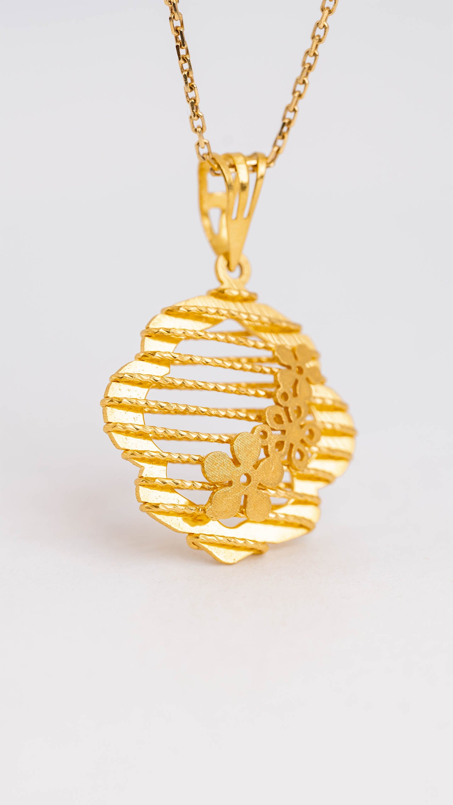 Summer Zen Filigree 22K Gold Pendant