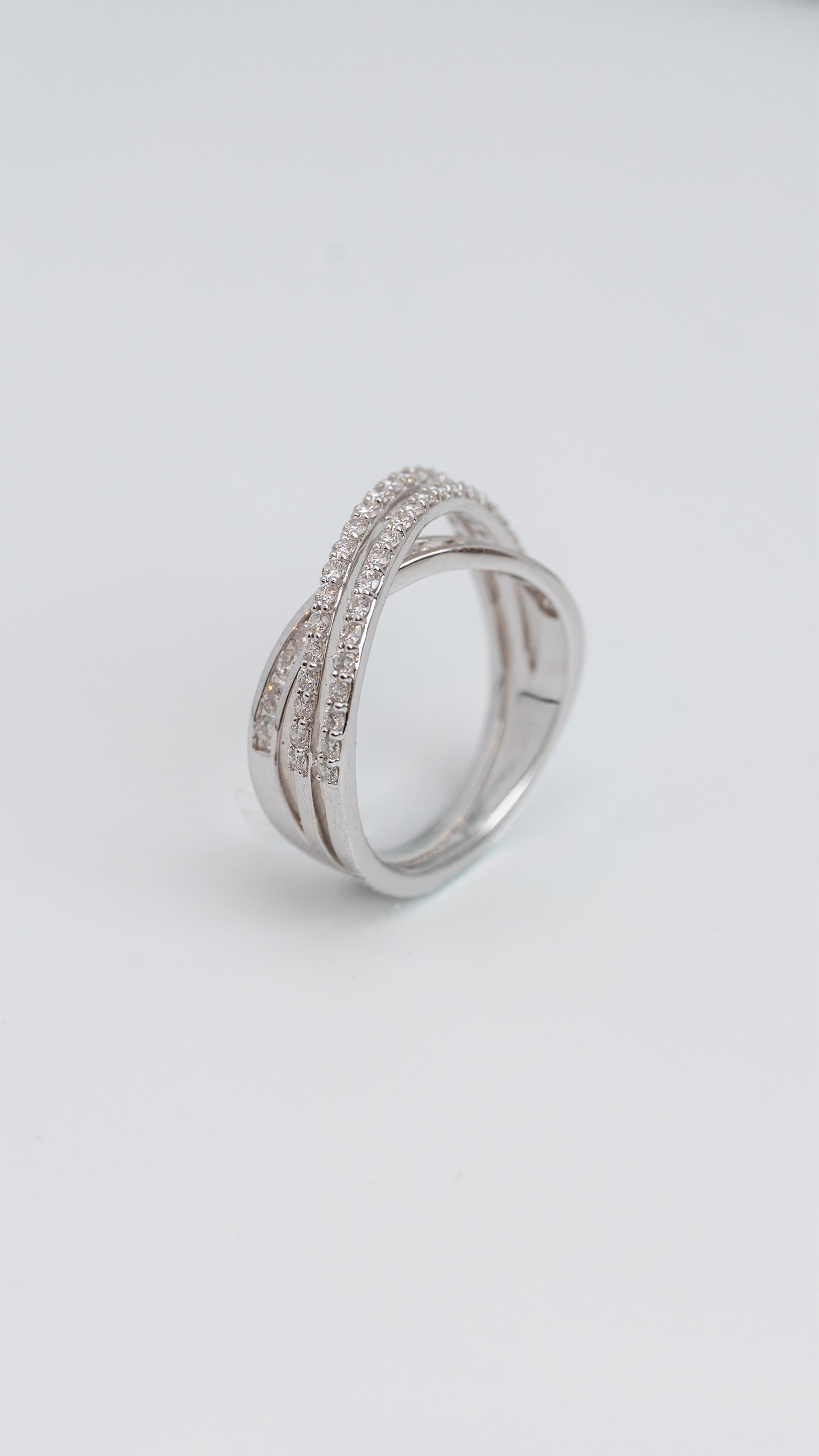 Winter Medallion Diamond Ring in 18K White Gold