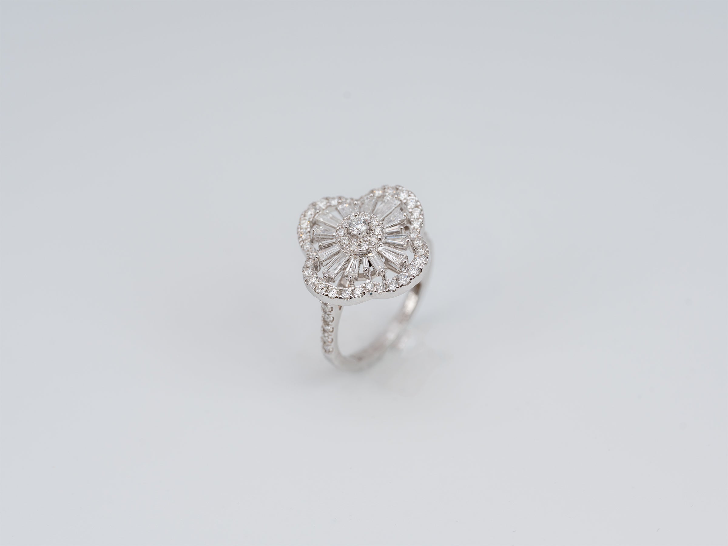 Cosmic Clover Diamond Ring in 18K Gold