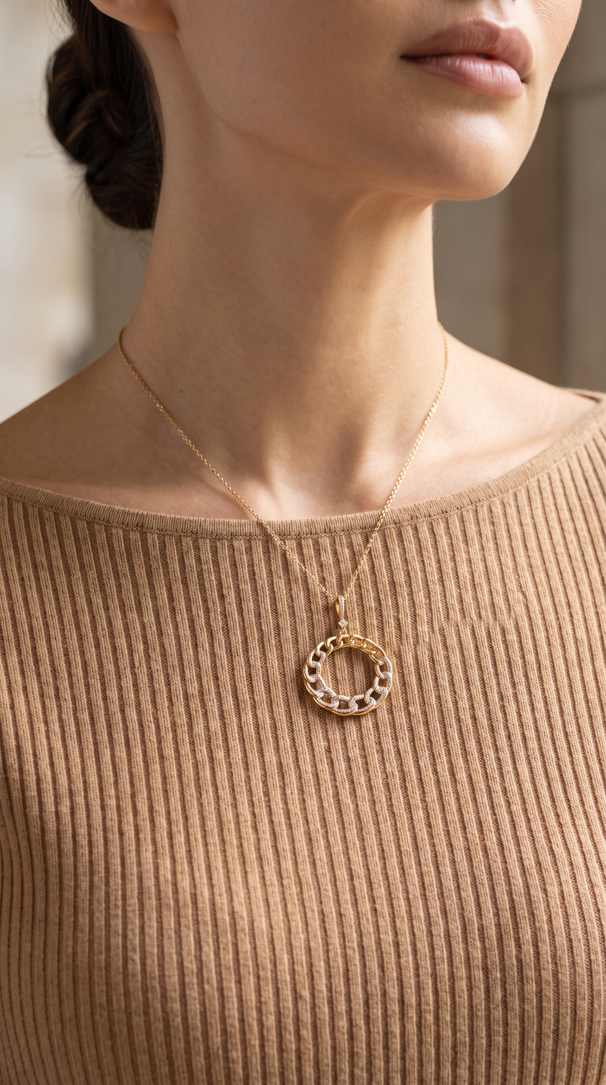 Aura Link 18K Gold Circle Pendant Necklace